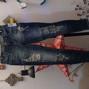 Medium wash destroyed skinny jeans